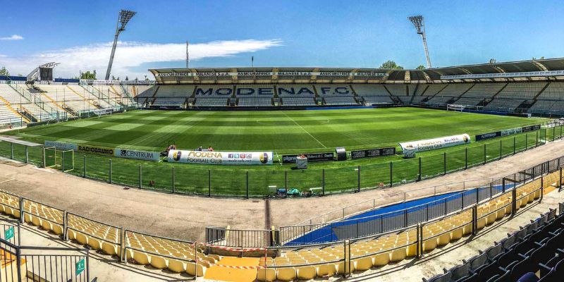 Sân vận động chính của đội bóng là Stadio Alberto Braglia