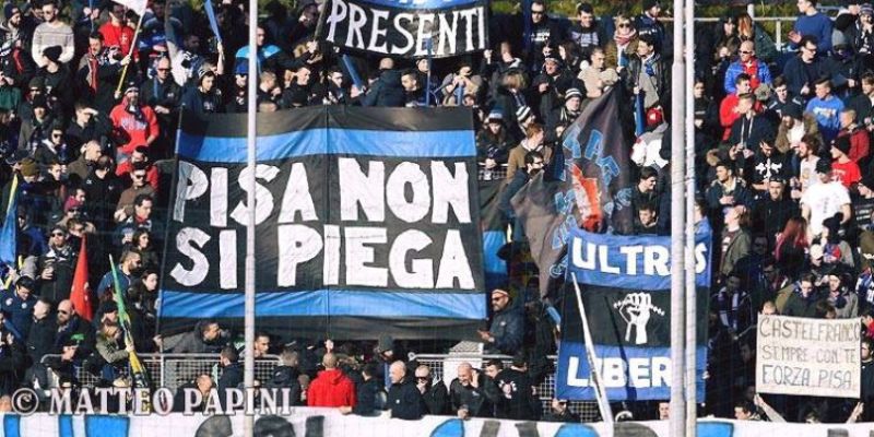 Người hâm mộ của Pisa FC được gọi là “pisani” và có màu sắc xanh đen làm biểu tượng